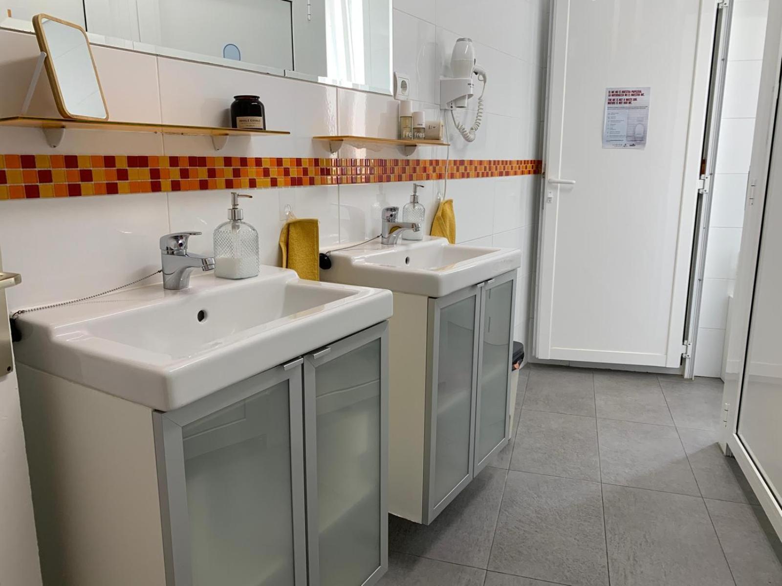 Leon Hostel Ngoại thất bức ảnh